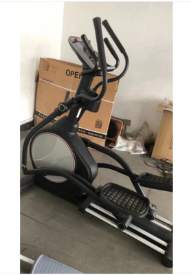 ISO9001 Eliptik Spor Salonu Ekipmanları Egzersiz Eliptik Bisiklet Yükleme 150kg