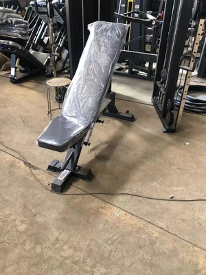 Ticari Spor Salonu Eğim Düşüş Ağırlık Sehpası 1320 * 1300 * 1620mm